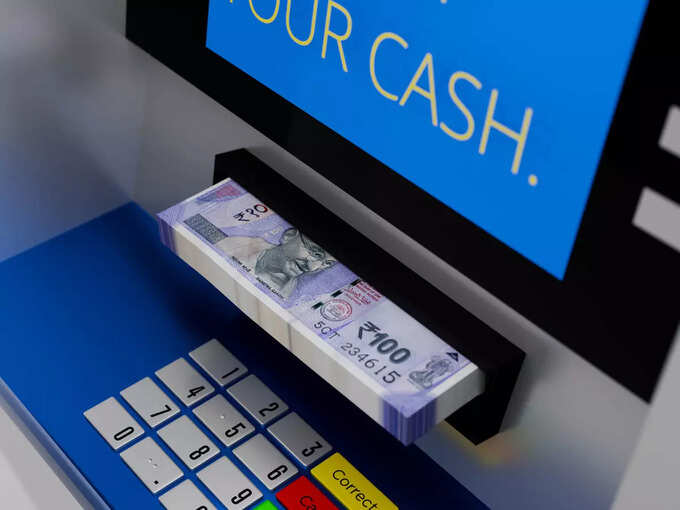 ATM कार्ड शुल्क का आकारले जाते?