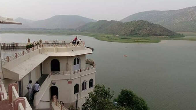 सिलीसेढ़ झील देखना न भूलें